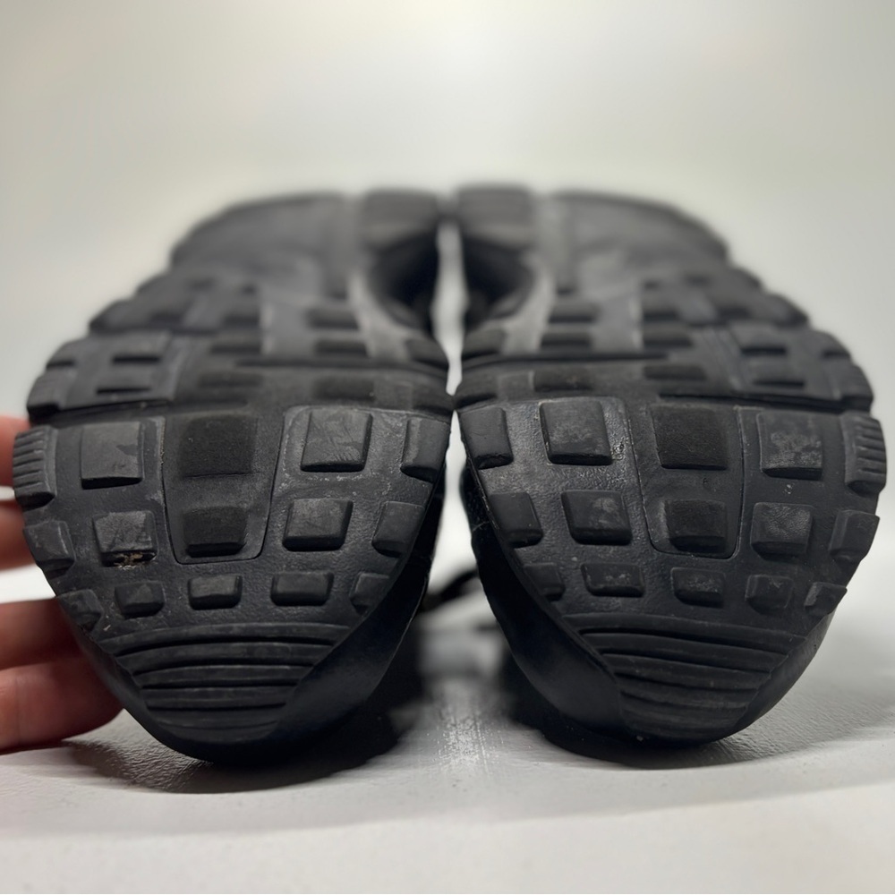 Nike Air Huarache Youth 7Y Triple Black Sneakers - Picture 9 of 12